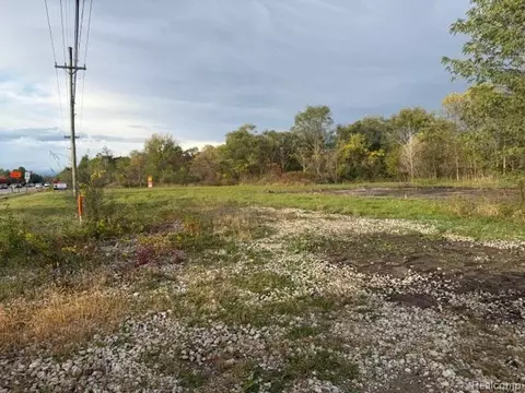 9580 Dixie Hwy, Springfield, MI 48348