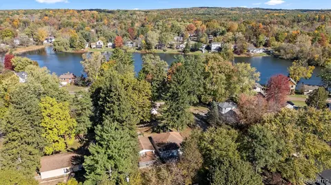 1334 De Goff Ct, Lake Orion, MI 48362