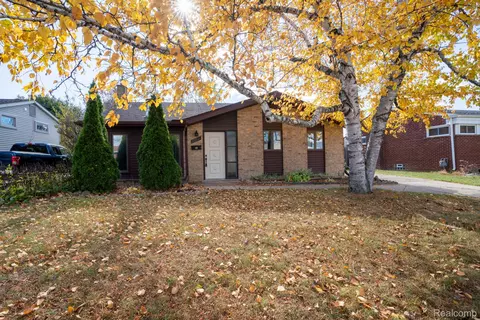 2765 Dunlop St, Trenton, MI 48183