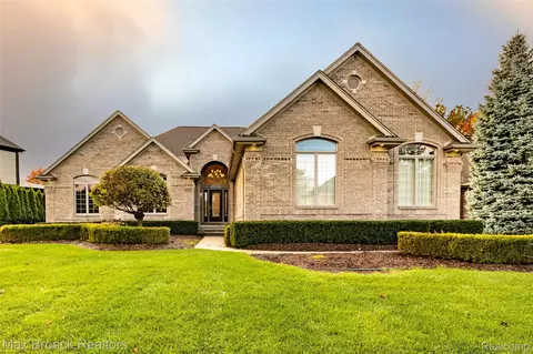 52221 Chickadee, Shelby Township, MI 48315