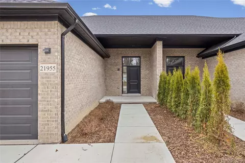 21959 Deer Brook Dr #2, Southfield, MI 48075