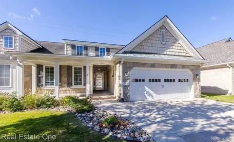 15659 Hunter Grv, Livonia, MI 48154