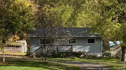 8700 Clarridge Rd, Springfield, MI 48348