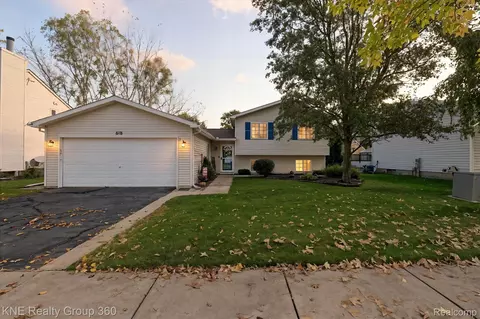 618 Bluebird Ln, Pinckney, MI 48169