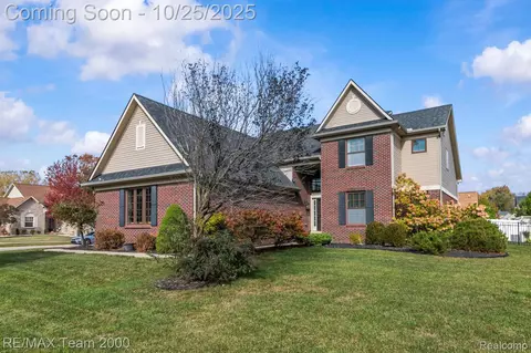 19712 Uroda St, Rockwood, MI 48173