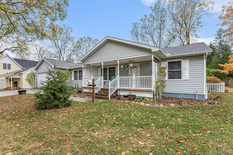 33 Union St, Lapeer, MI 48446
