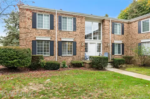 635 E Fox Hills Dr #41, Bloomfield Hills, MI 48304