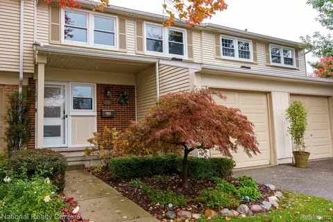 1756 Brentwood Dr, Troy, MI 48098