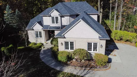 1980 Christopher Ct, West Bloomfield, MI 48324