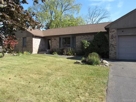 2871 Walbridge Rd, Rochester Hills, MI 48307