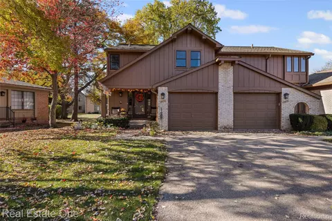 1858 Allenway Ct, Rochester Hills, MI 48309