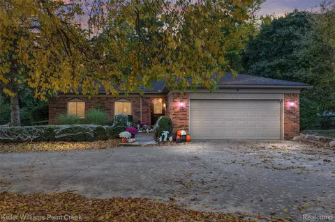 912 E Gunn Rd, Oakland, MI 48306