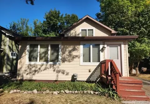 2411 Pine Lake Ave, Keego Harbor, MI 48320