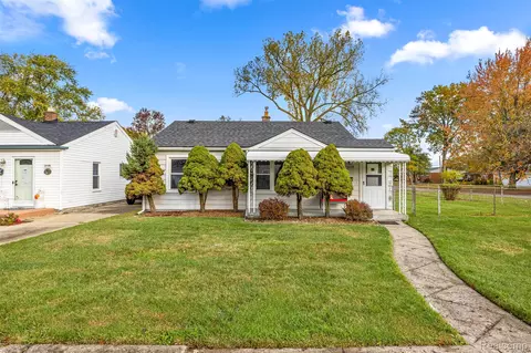 28424 Elmwood St, Garden City, MI 48135