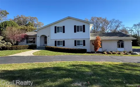22416 Heathersett Cres, Farmington Hills, MI 48335