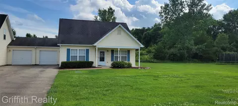 806 Cattail Ln, Putnam, MI 48169