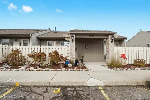 62180 Arlington Cir #5, South Lyon, MI 48178