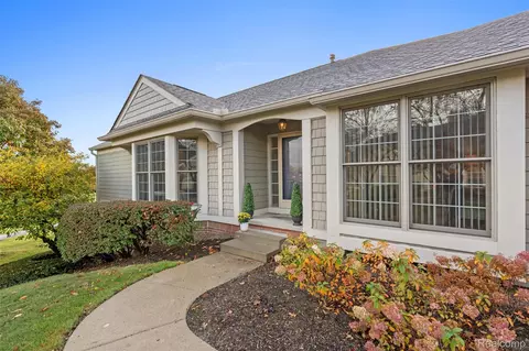 818 Edgemont Run, Bloomfield Hills, MI 48304