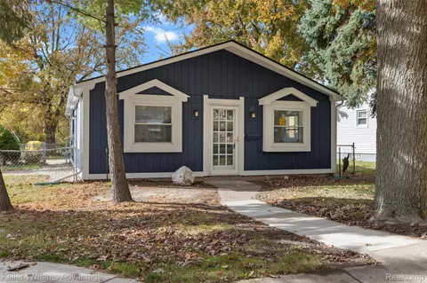 31 N Highland Ave, Mount Clemens, MI 48043