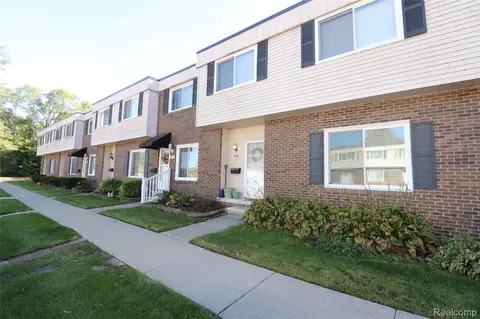 806 Estrada Dr, Belleville, MI 48111