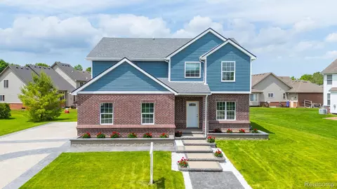 23594 Crescent Ridge Dr, New Boston, MI 48164