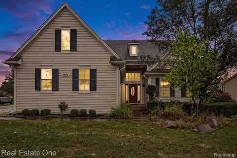 1151 Cross St, Oxford, MI 48371