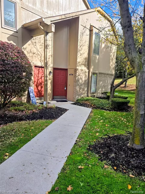 27354 Evergreen Rd, Lathrup Village, MI 48076