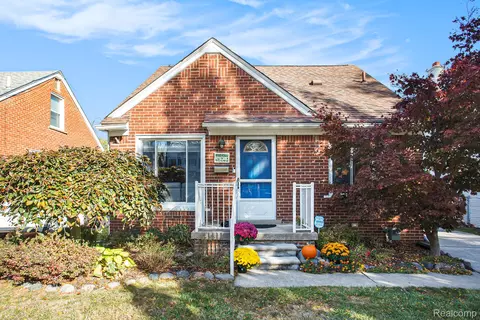 13646 Hart St, Oak Park, MI 48237