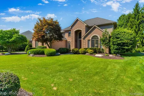 6324 Wildwood Ln, West Bloomfield, MI 48324