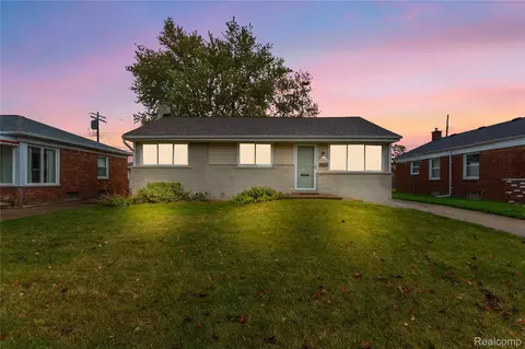 28222 Bohn St, Roseville, MI 48066