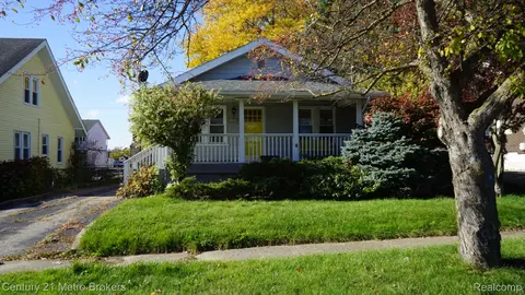 709 Cadillac St, Flint, MI 48504