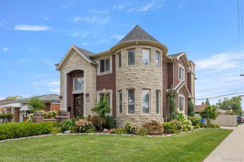 6804 Centralia St, Dearborn Heights, MI 48127