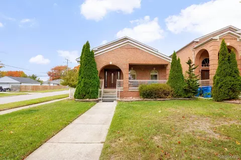 8401 Fenton St, Dearborn Heights, MI 48127