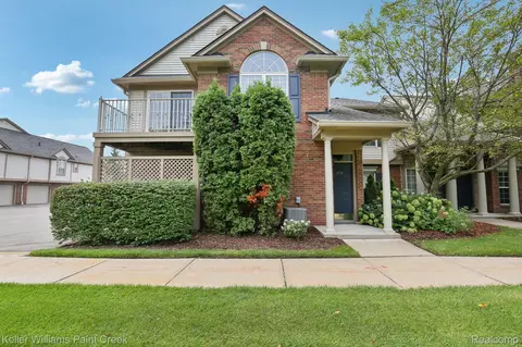 3574 Oakmonte Blvd, Rochester, MI 48306