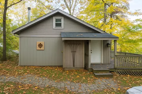 1632 Woodfield St, Ortonville, MI 48462