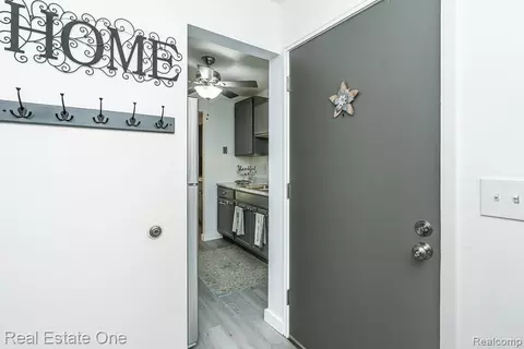 21 Dickinson St #F, Mount Clemens, MI 48043