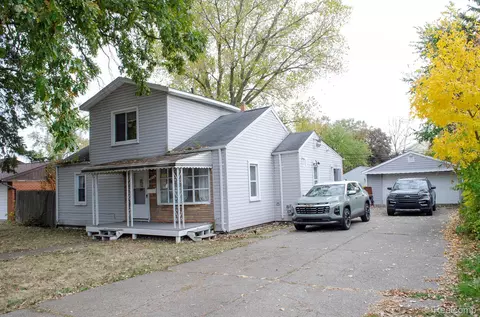 5850 Deering St, Garden City, MI 48135