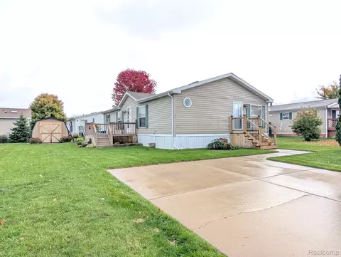 72 Ashley Cir, Swartz Creek, MI 48473