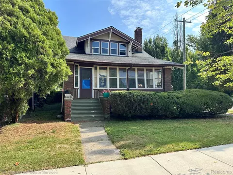 402 Chalmers St, Detroit, MI 48215