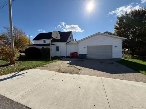 6908 John St, Brown City, MI 48416