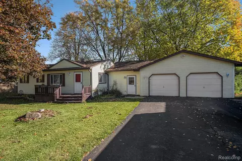 5474 Country Ln, Flint, MI 48506