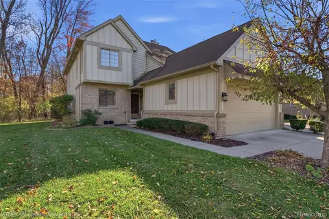 2750 Maple Forest Dr, Wixom, MI 48393