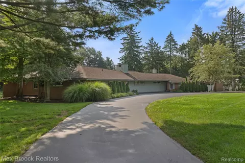30500 Rosemond Dr, Franklin, MI 48025