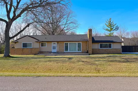 23645 W Newell Cir, Farmington, MI 48336