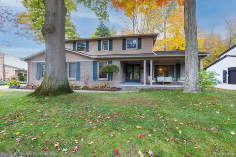 47935 Ben Franklin Dr, Utica, MI 48315