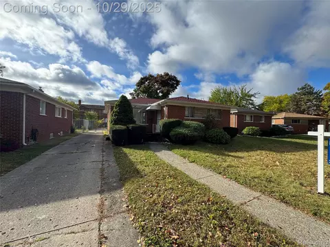 15241 Pearson St, Oak Park, MI 48237