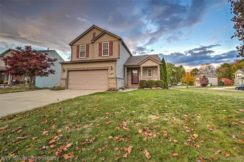 791 Deer Path Trl, Waterford, MI 48327