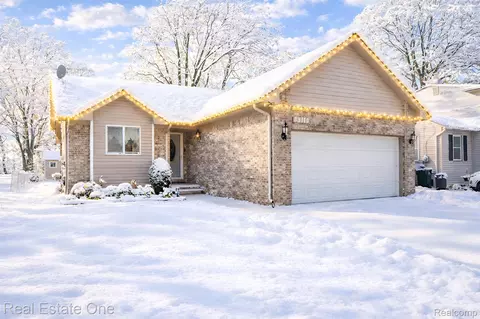 33119 Robeson St, Saint Clair Shores, MI 48082