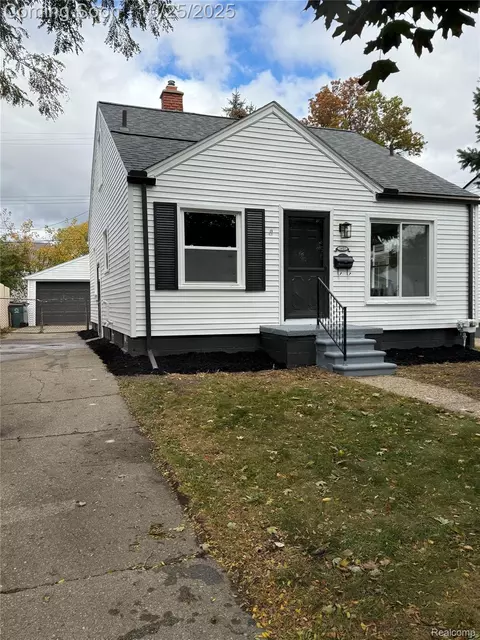 1427 E Madge Ave, Hazel Park, MI 48030