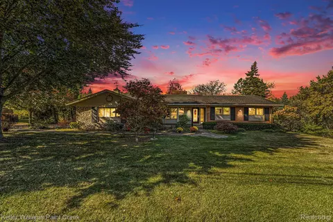 6720 Castle Dr, Bloomfield Hills, MI 48301